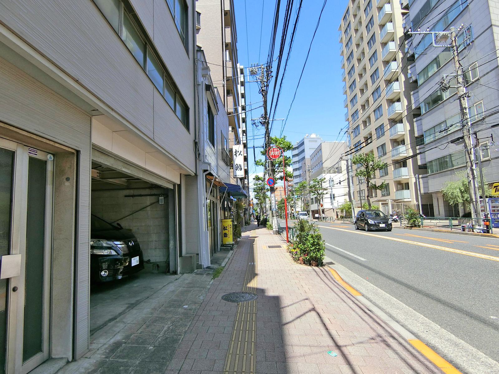 兼子ビル前面の通り
