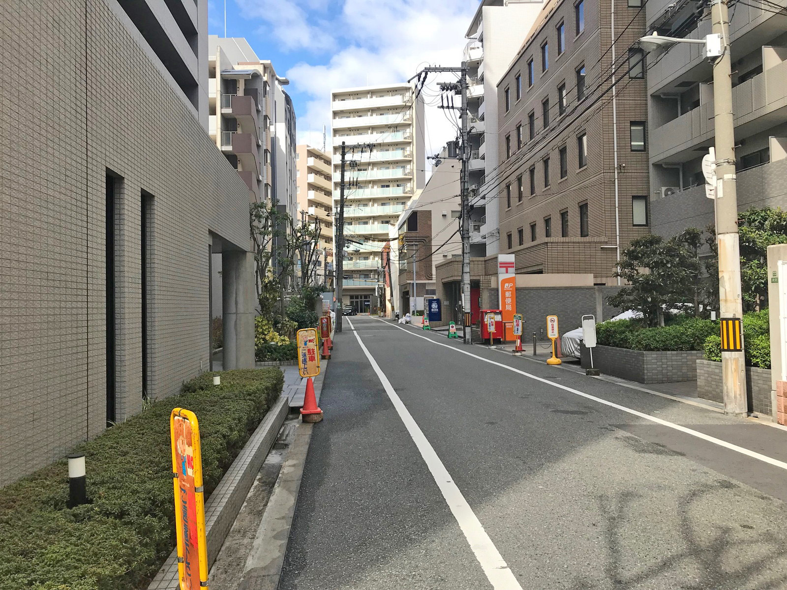 リヴァージュ西天満前面の通り