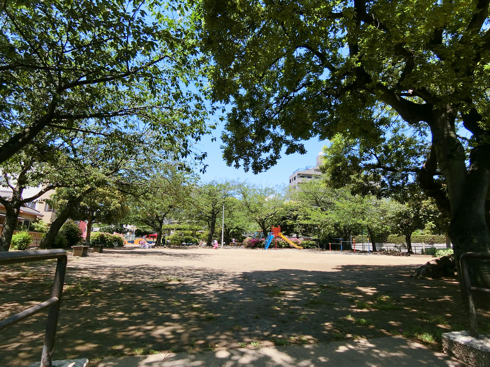 徒歩1分の新田公園