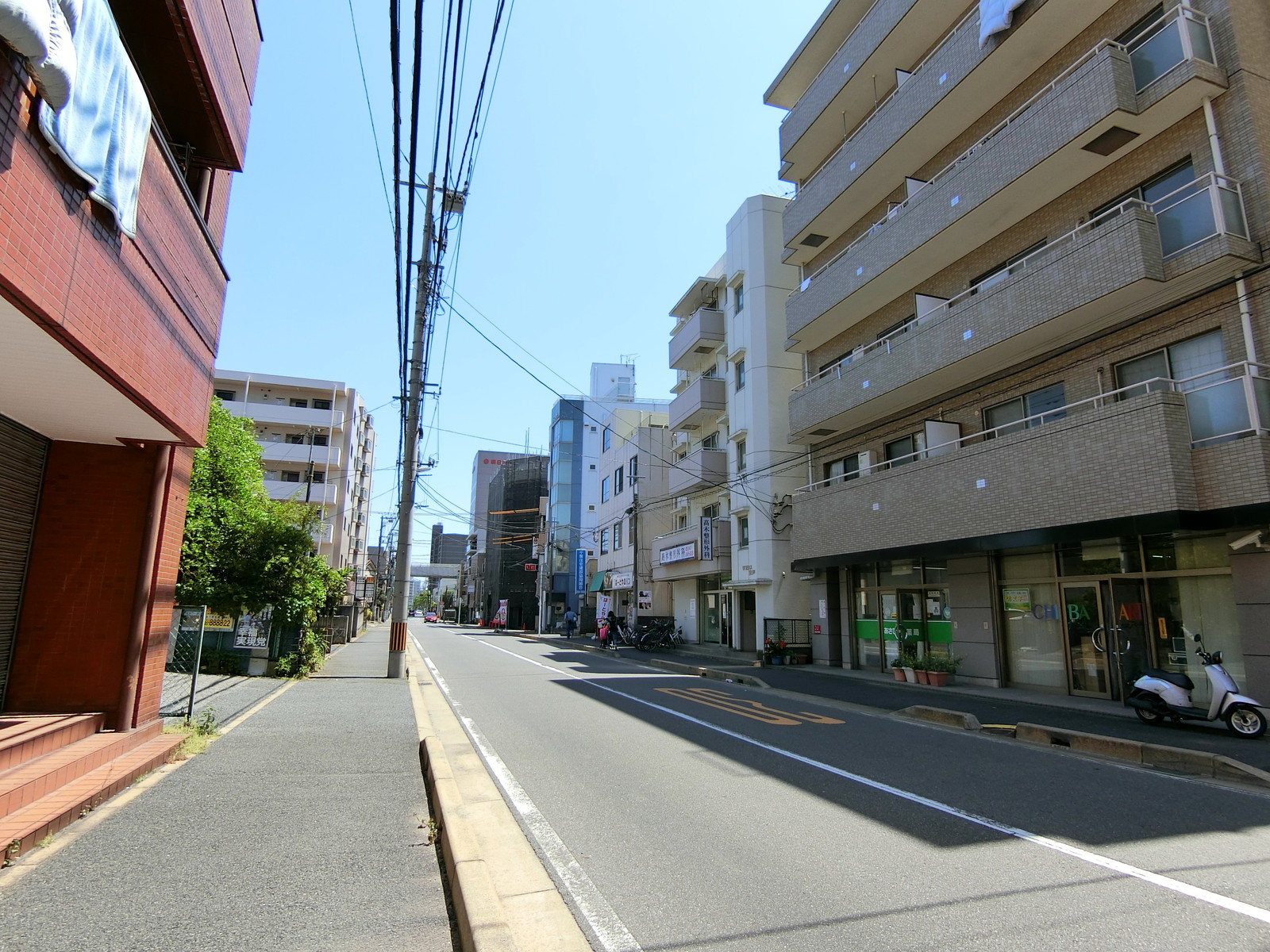 登戸第2錦ビル前面の通り