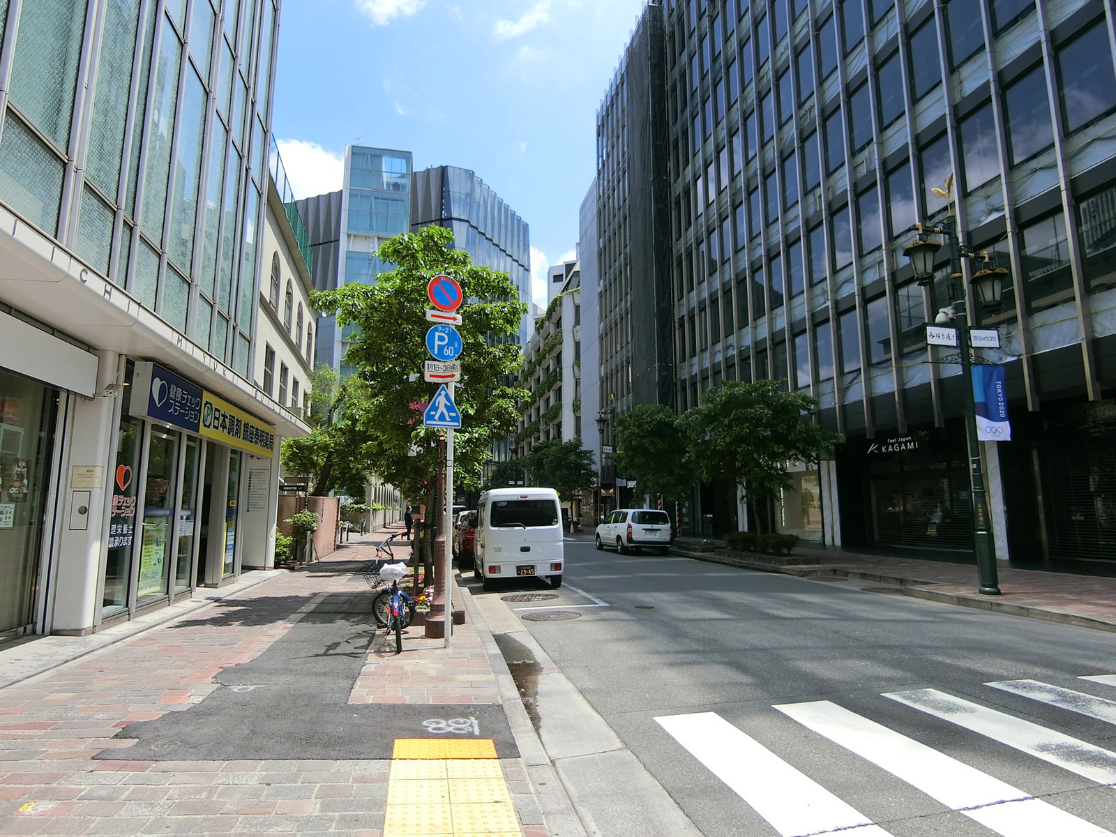 第一御幸ビル前面のみゆき通り