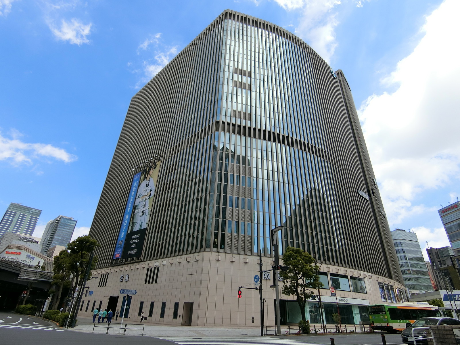 近くの東急プラザ銀座