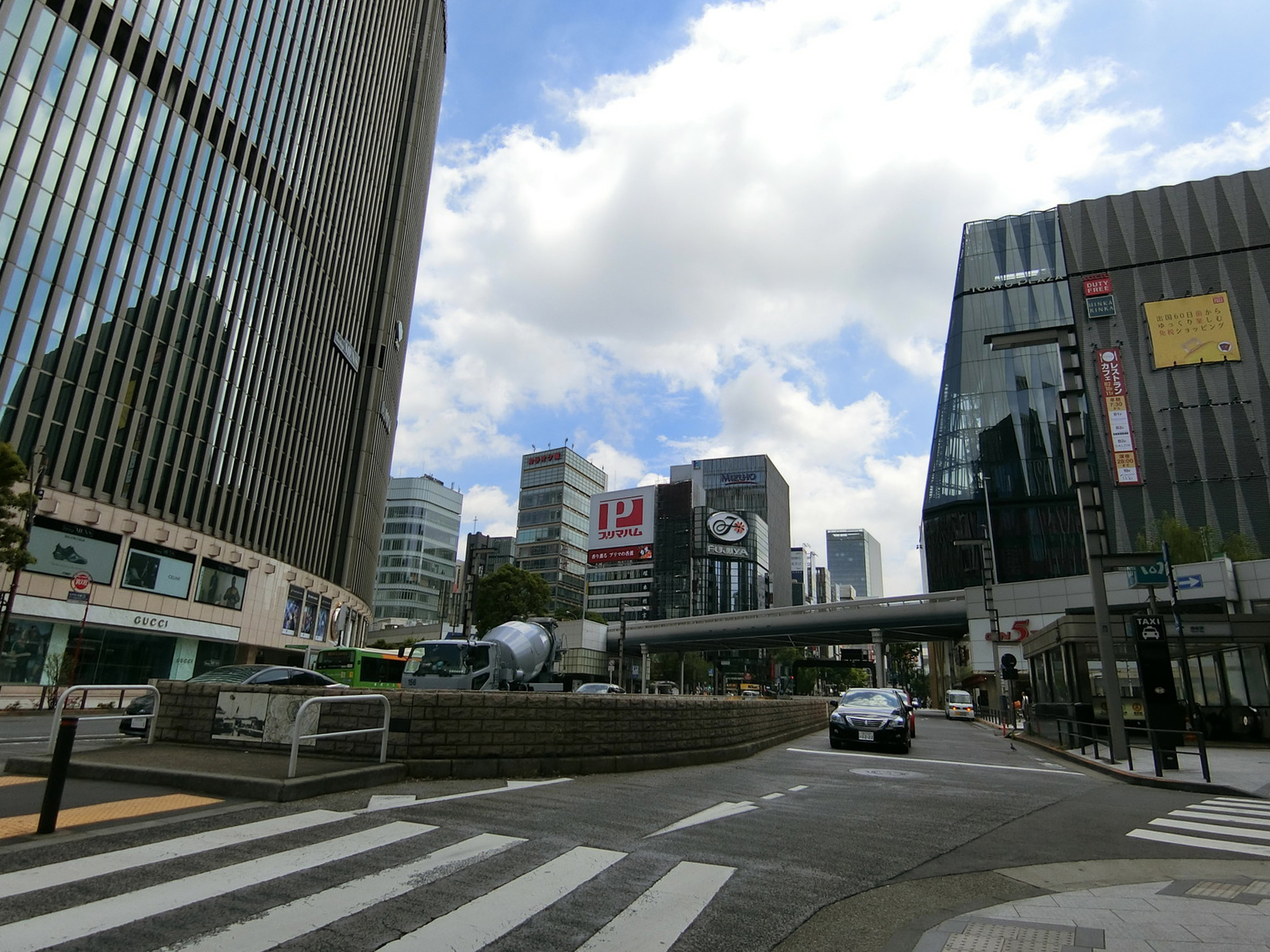 付近の数寄屋橋交差点