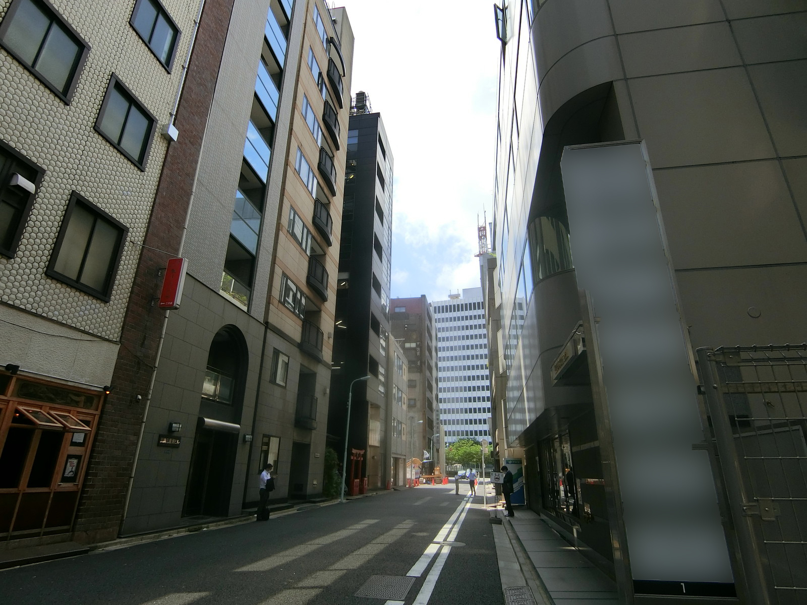 東栄八重洲ビル前面の通り