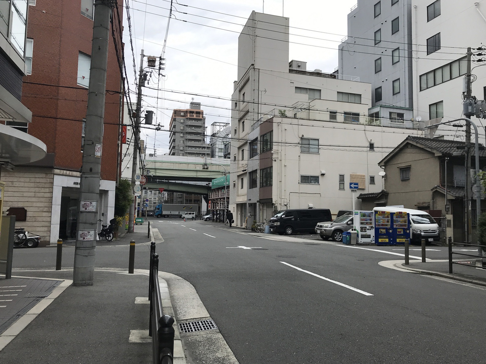 大阪堂島商品取引所前面の通り
