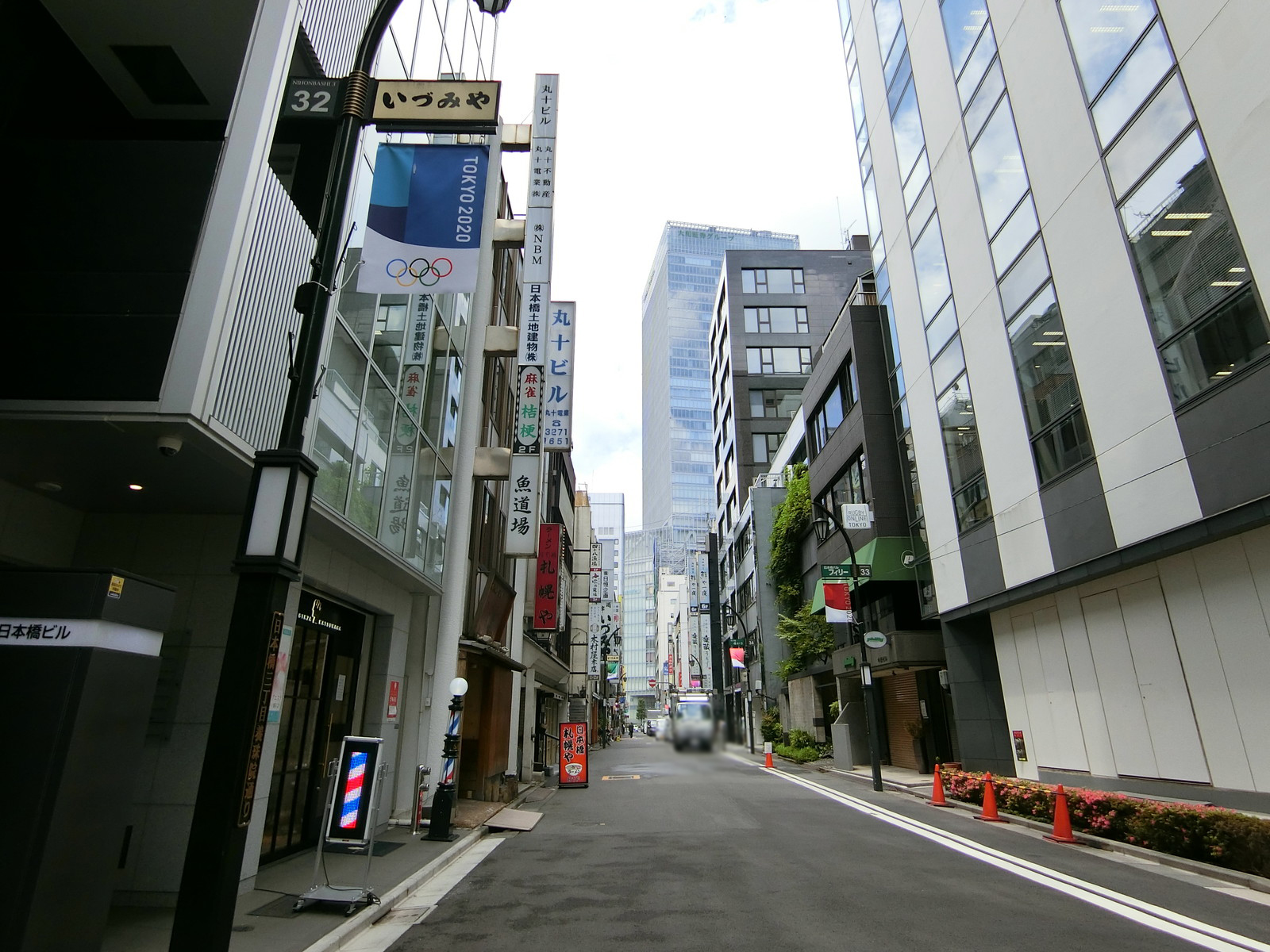 新槇町ビル別館第一前面の通り