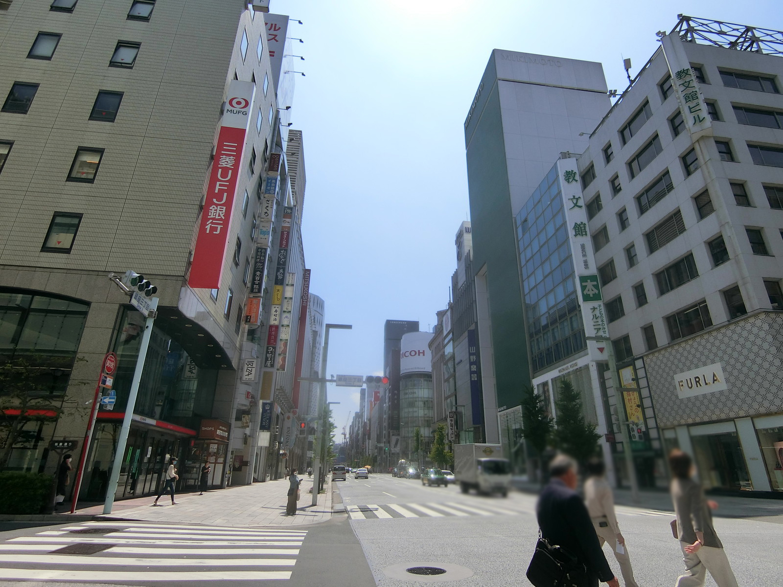芝浦クリスタル銀座前面の中央通り