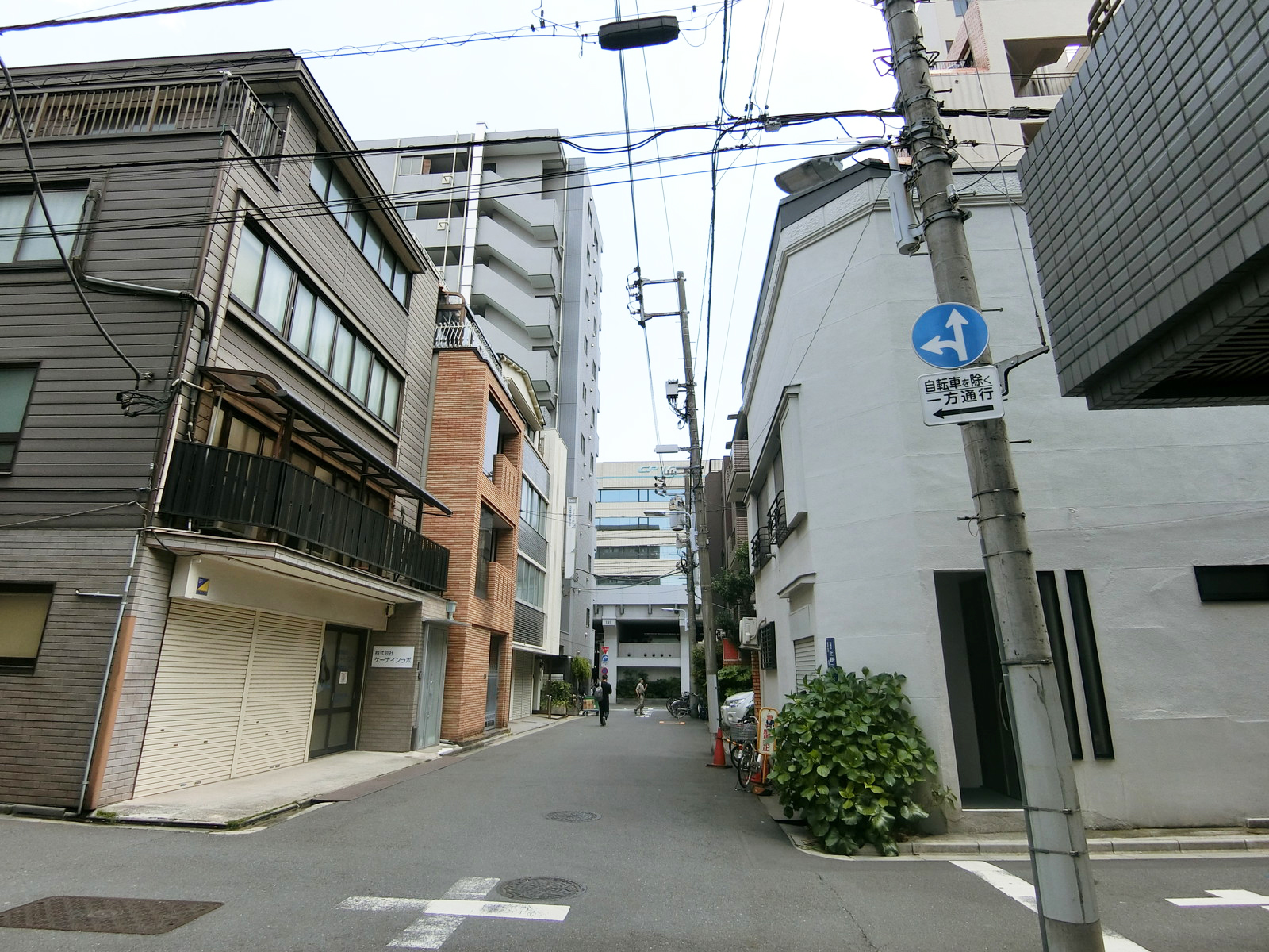五光ビル前面の通り