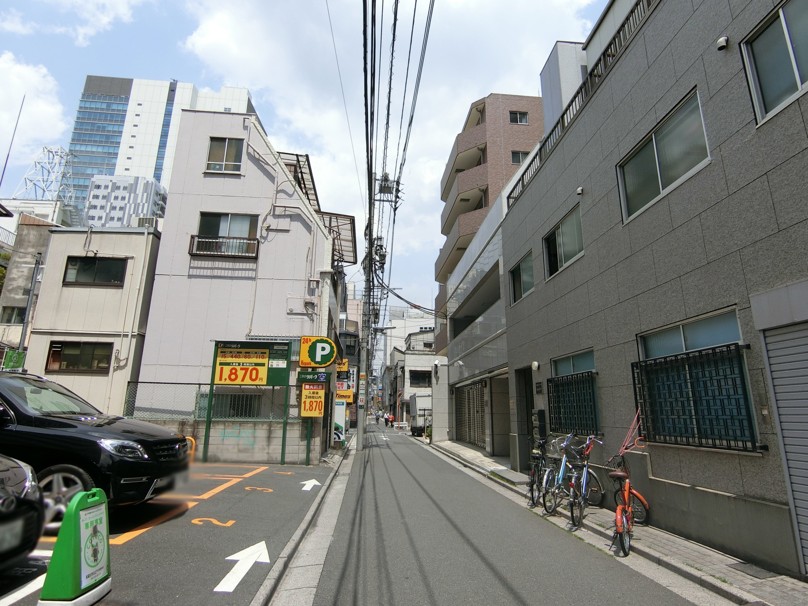 敬誠秋葉原ビル前面の通り