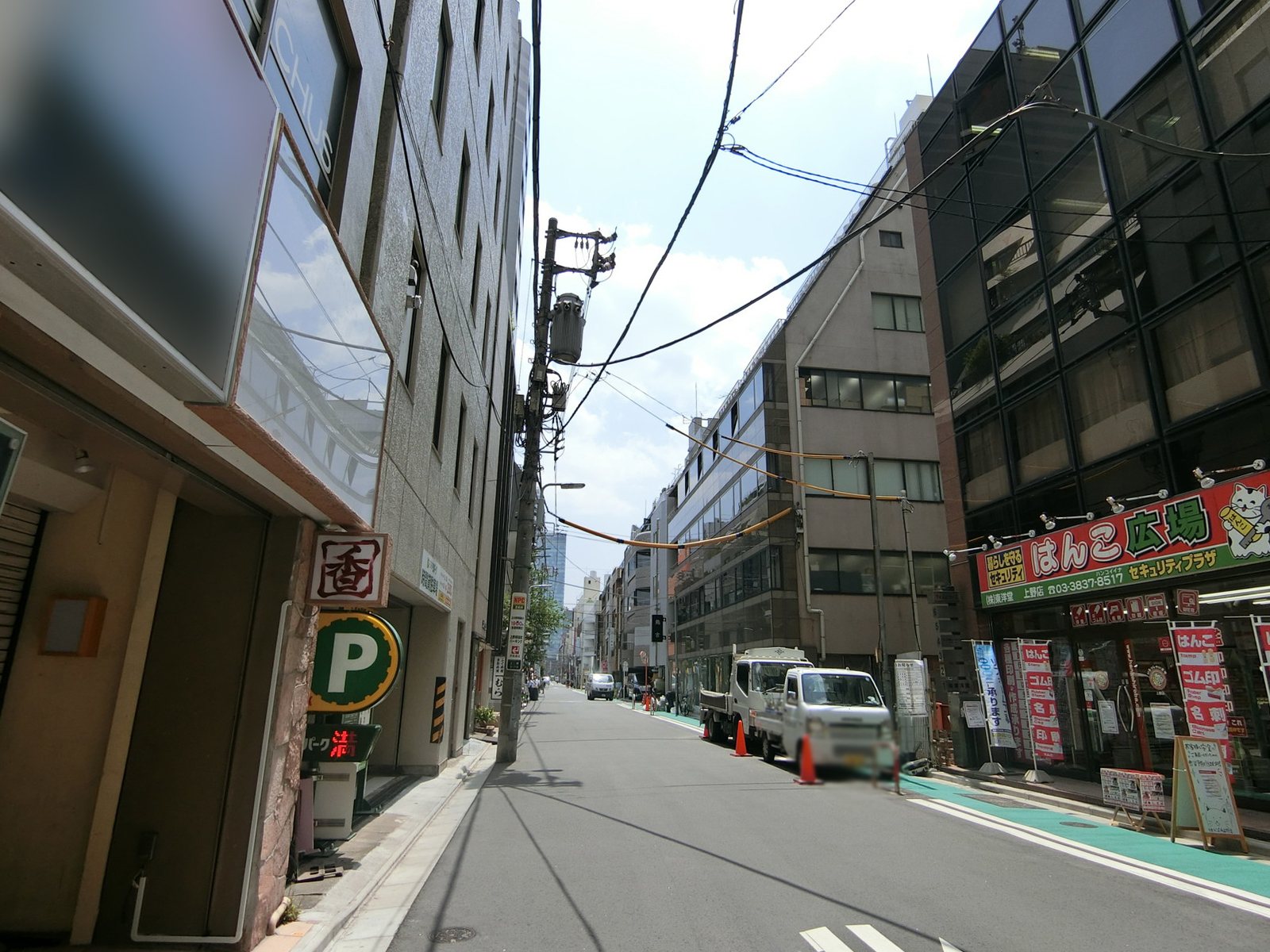 カネコビル前面の通り