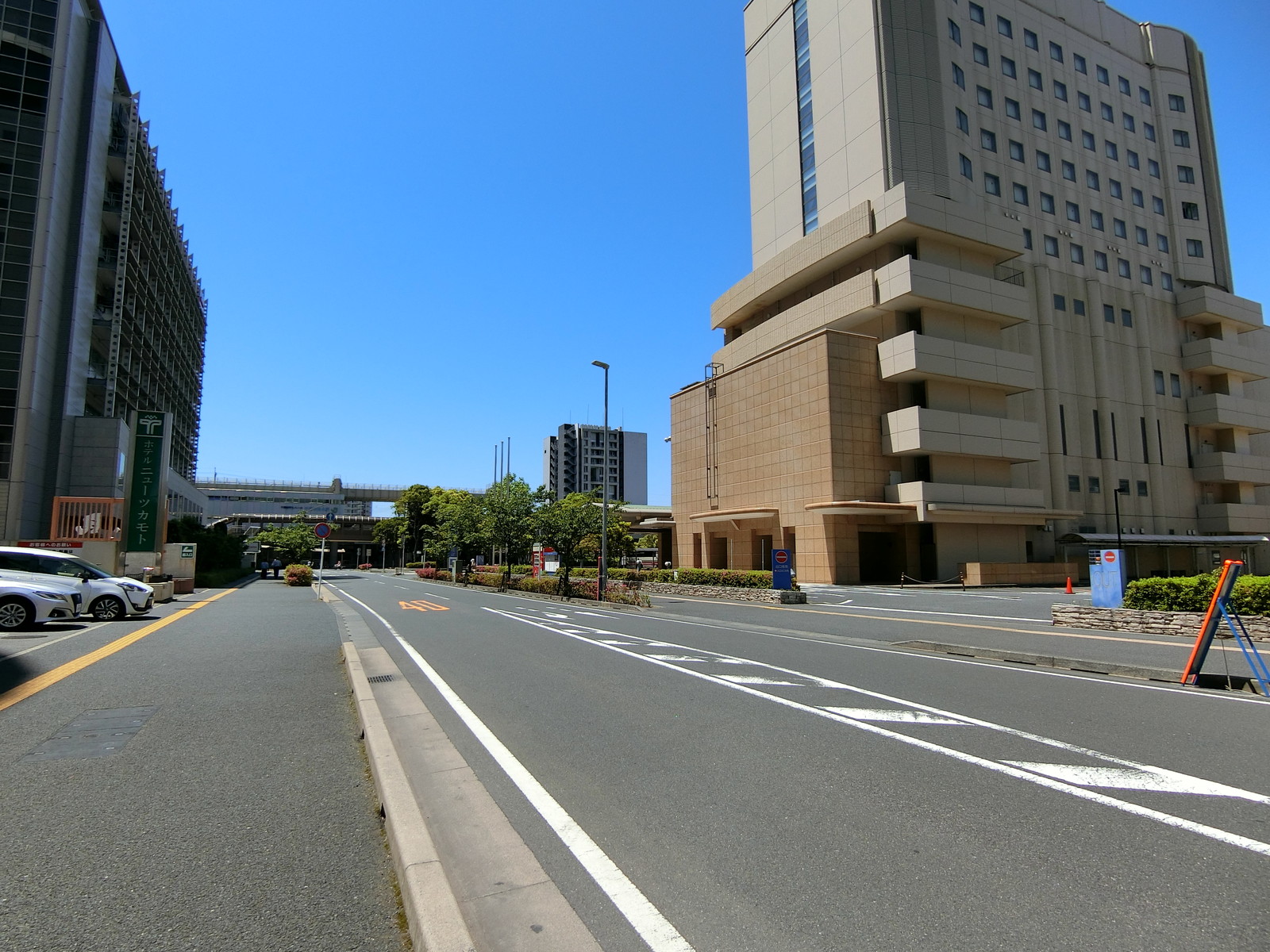 ファーストビル千葉みなと前面の通り