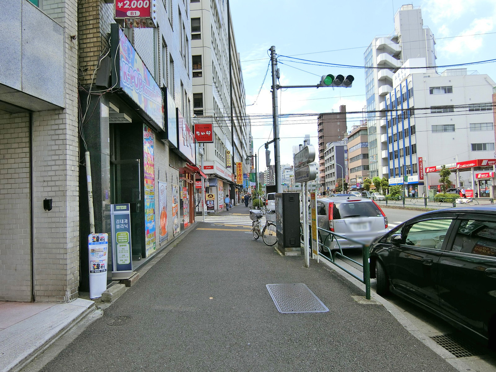 川井ビル前面の通り