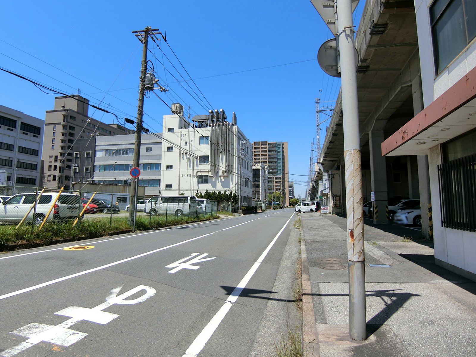 中央港事務所3号前面の通り