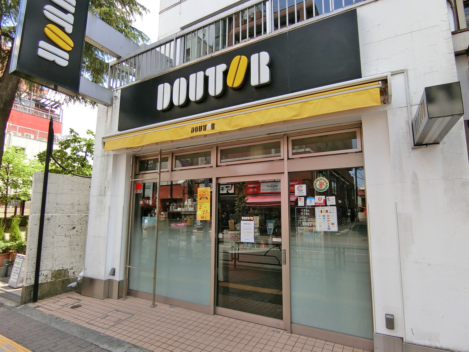 徒歩2の分ドトール大久保店