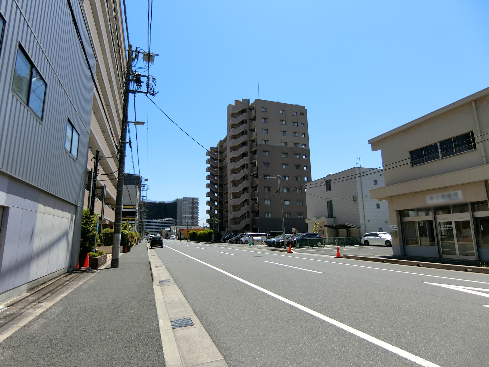 ハナザワ問屋町第5ビル前面の通り