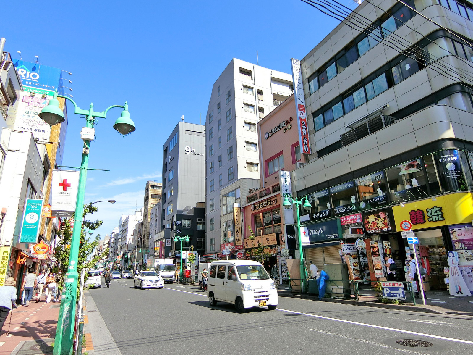 大久保通り沿いに立地