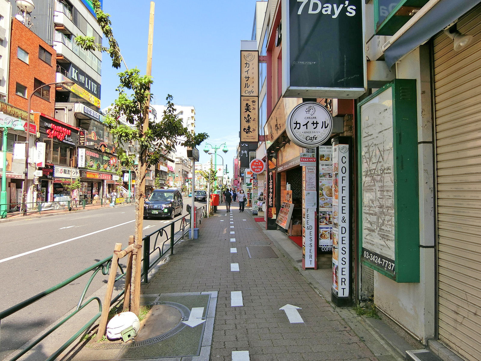 NKビル前面の通り