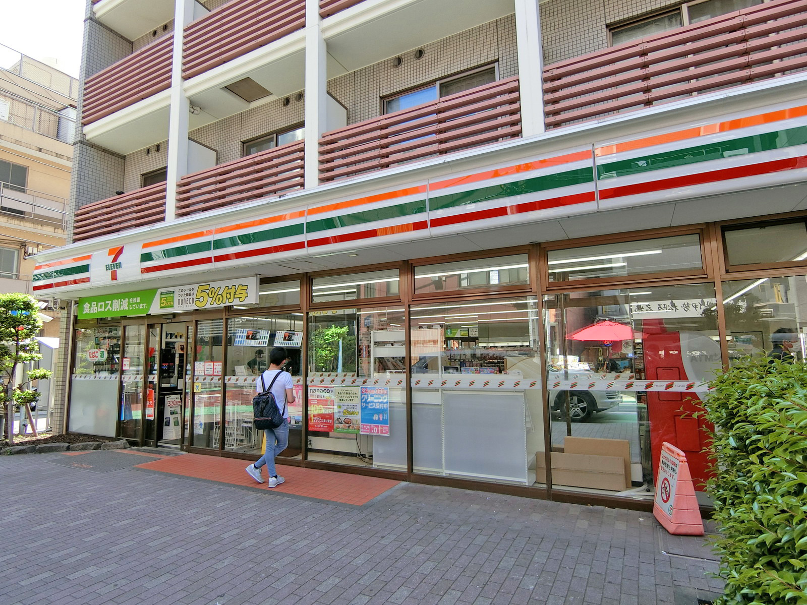徒歩1分のセブンイレブン新宿百人町二丁目店