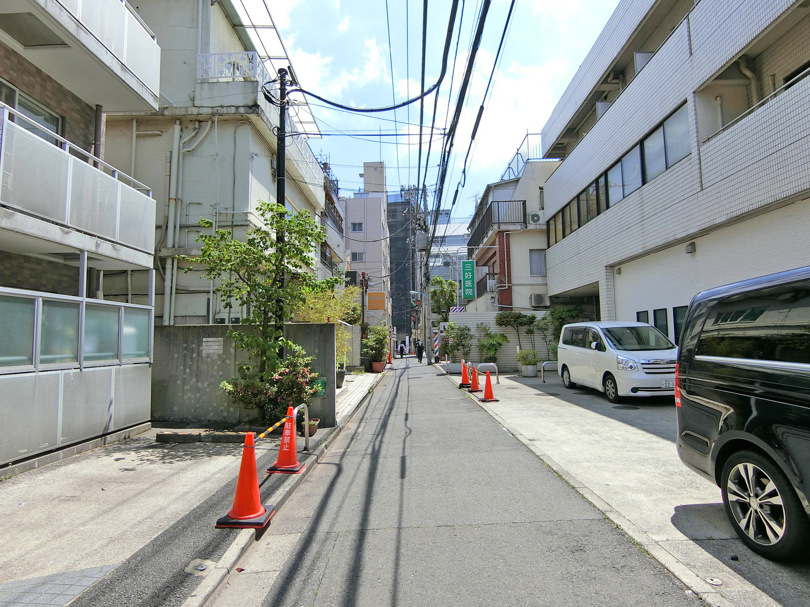 オフィス物件前面の通り