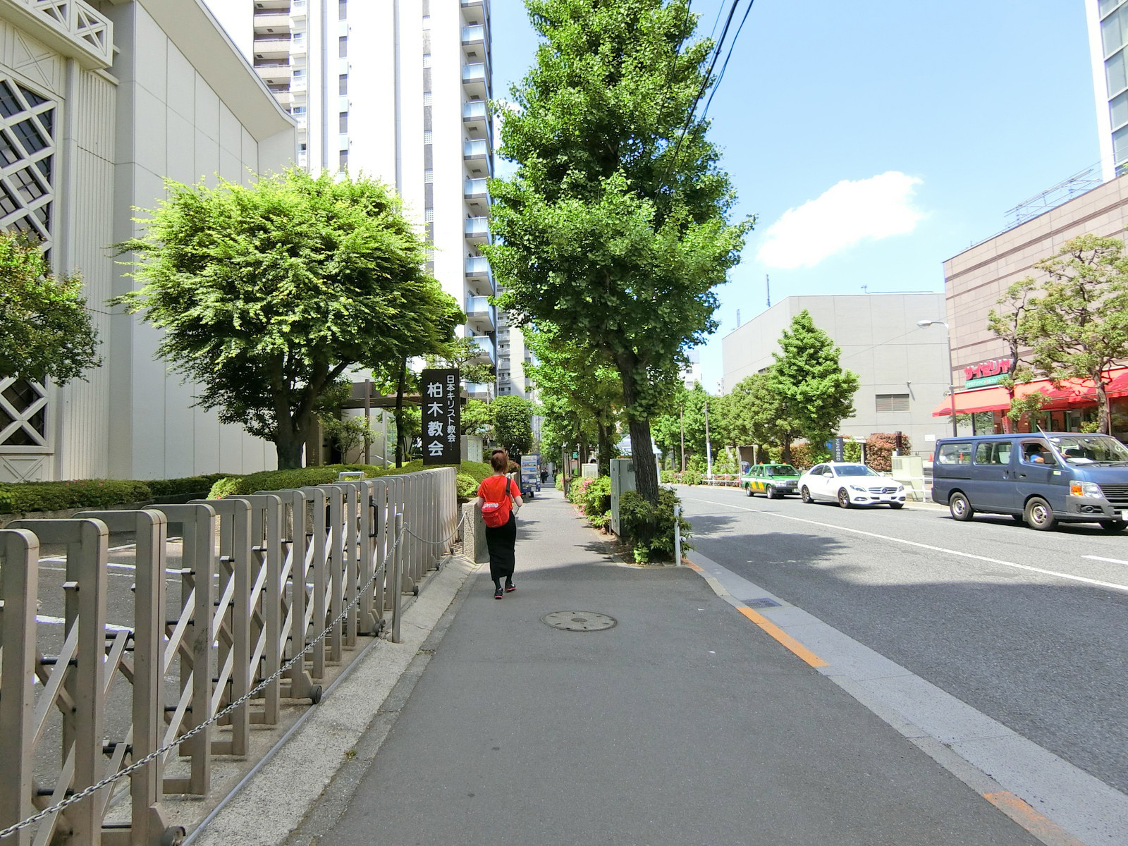 北新宿ユニオンビル前面の通り