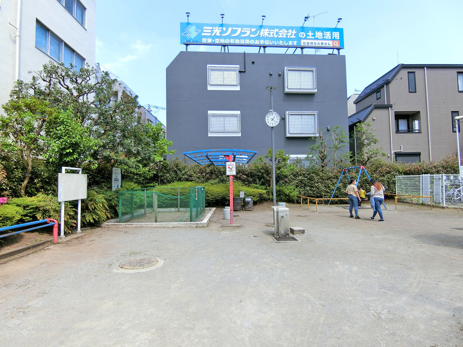 徒歩1分の百二公園
