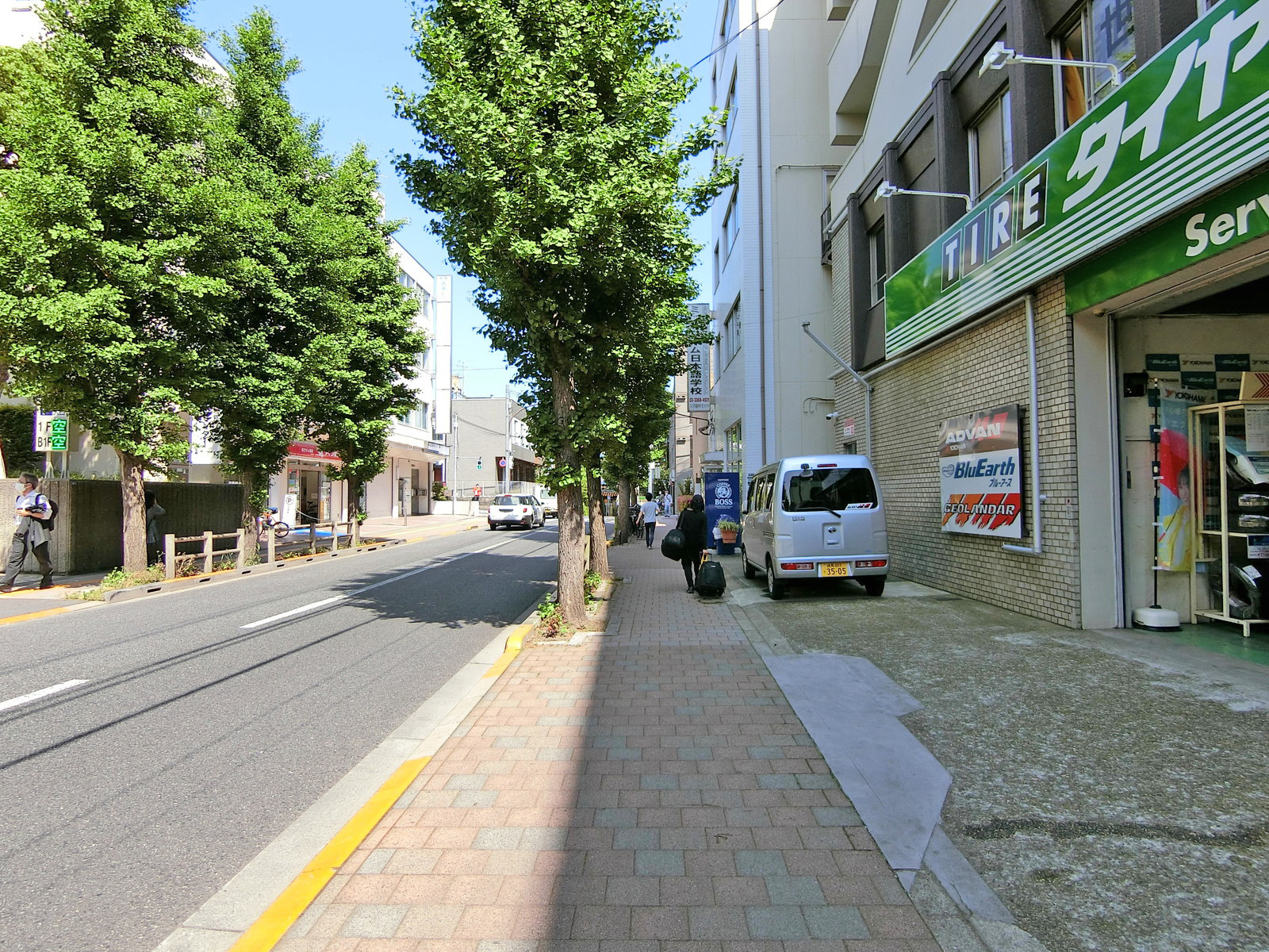 STKビル前面の通り