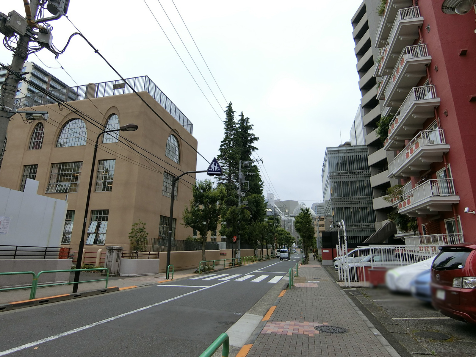 周辺は落ち着いた雰囲気のエリア