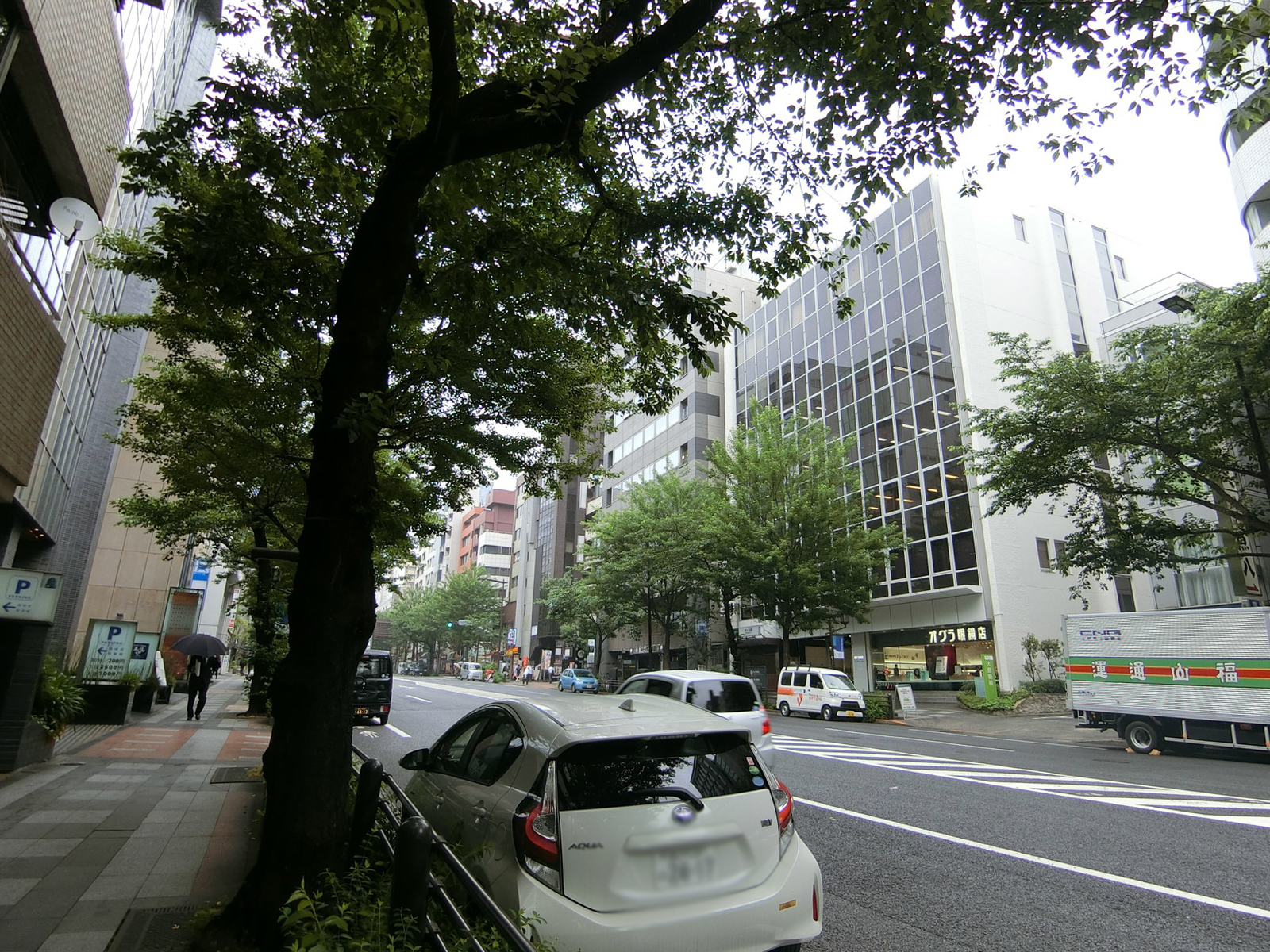 私学会館別館第二ビル前面の靖国通り