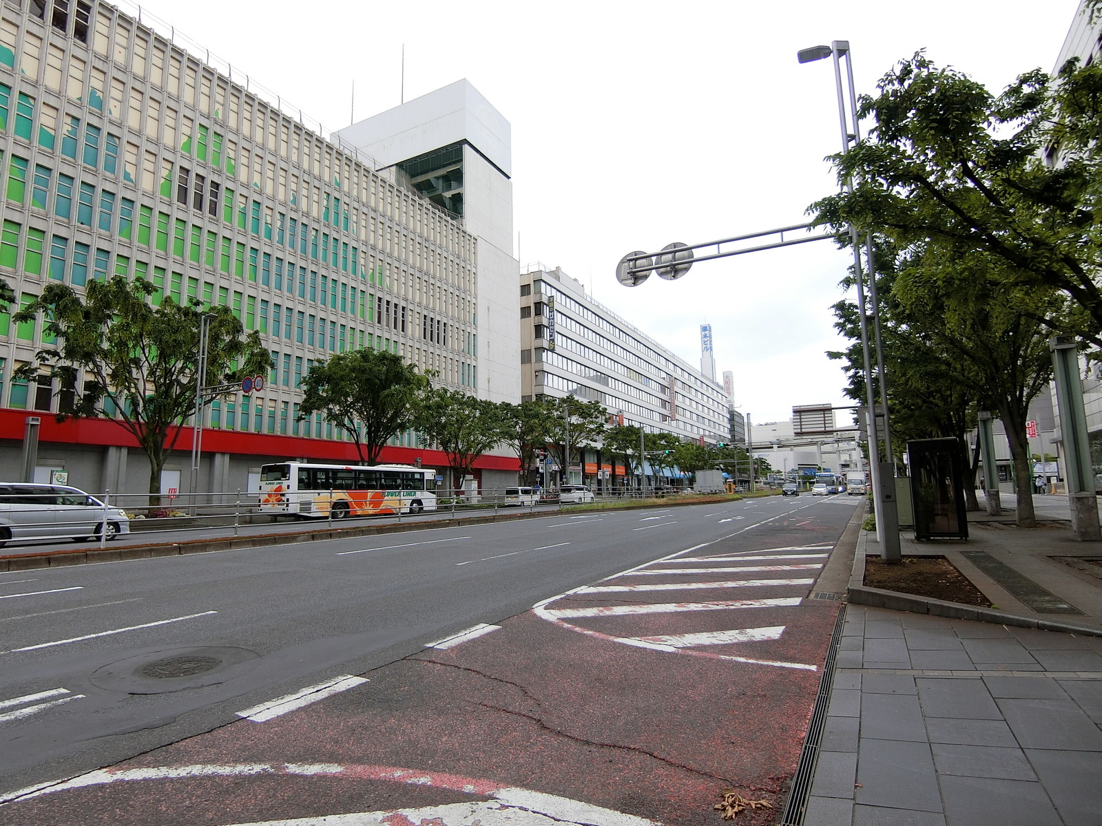 千葉大栄ビル前面の千葉駅前大通り