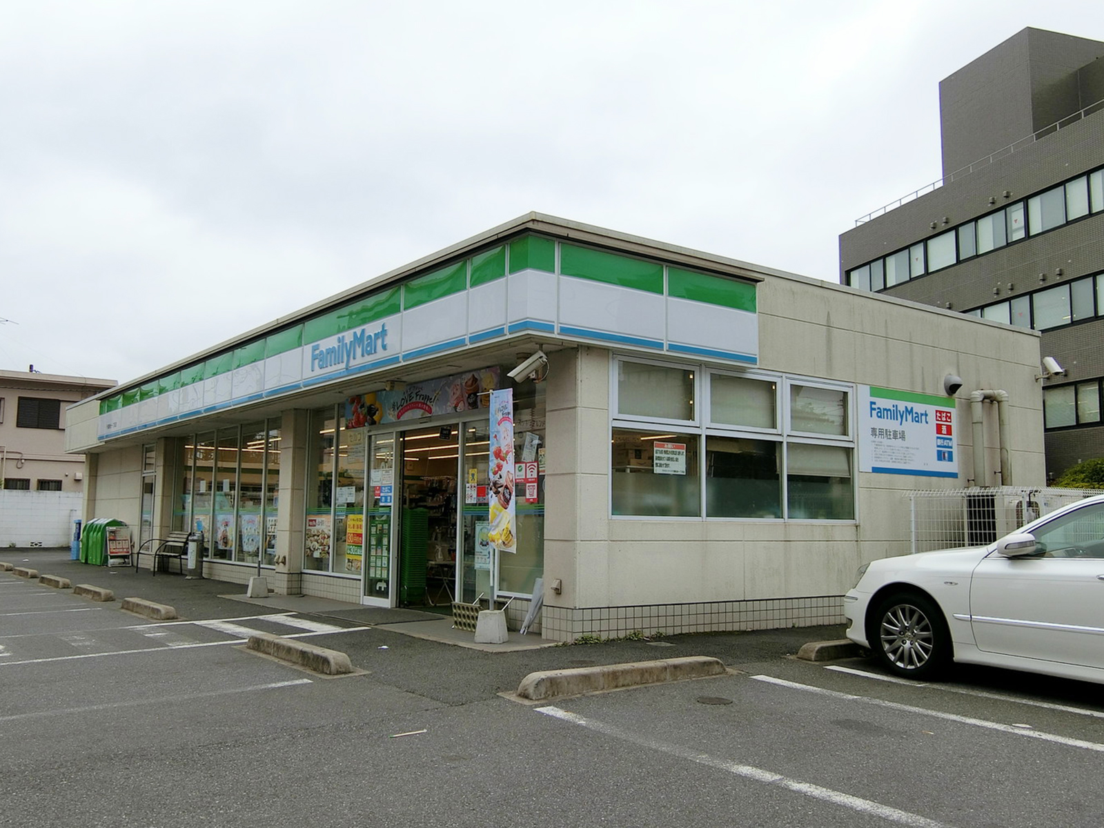 付近のファミリーマート