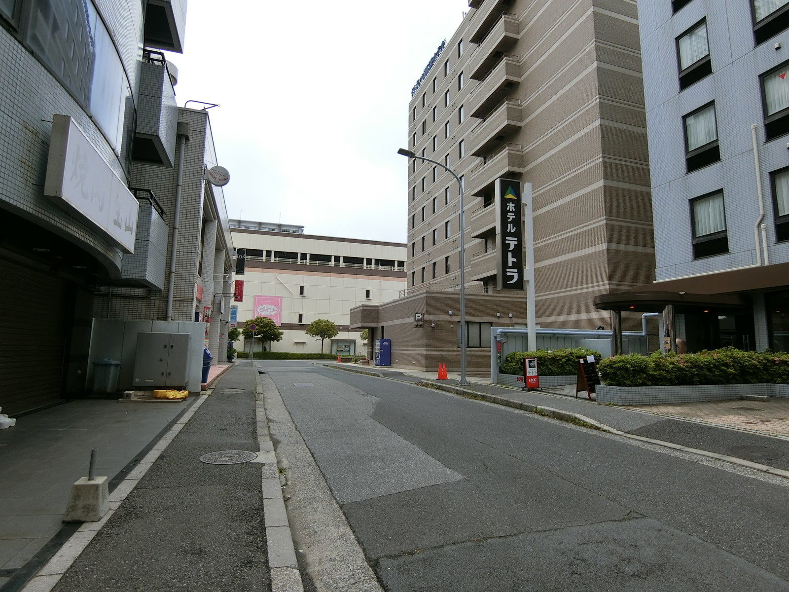 細川ビル前面の通り