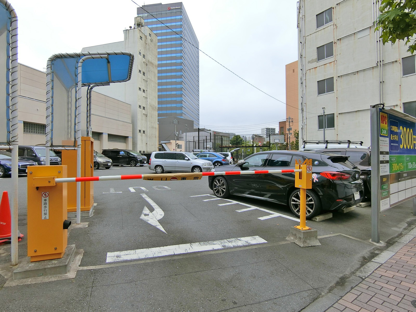 向かいのコインパーキング