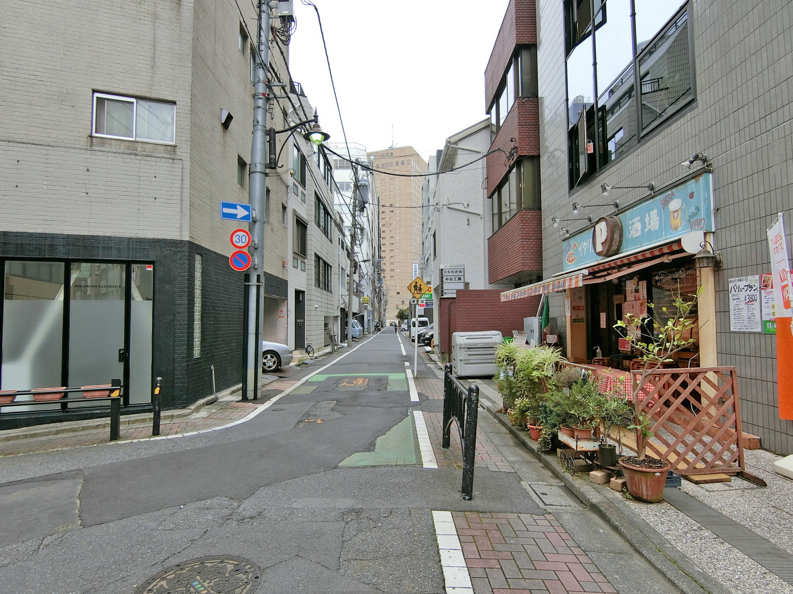 第三森川ビル前面の通り