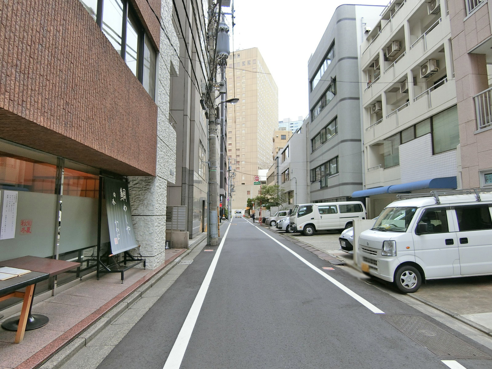 IWOビル前面の通り