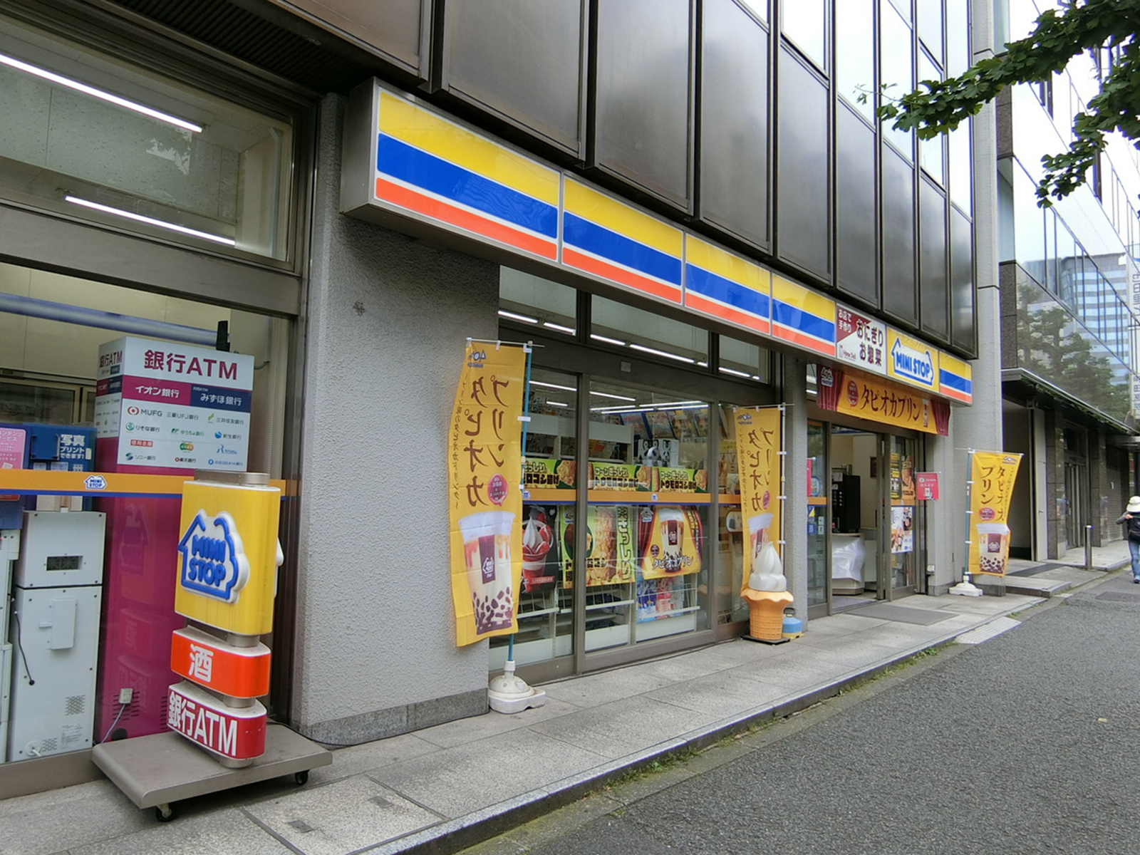 徒歩2分のミニストップ 神田鍛冶町店