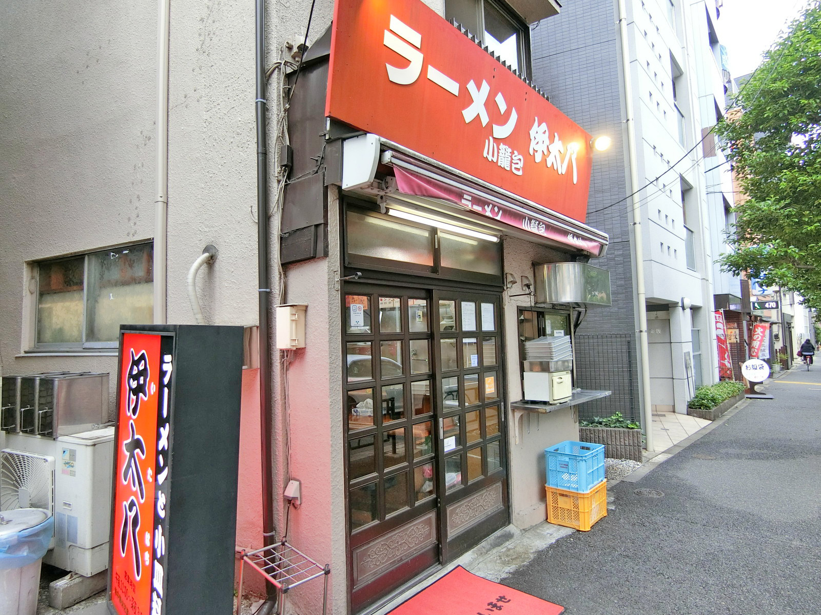 隣のラーメン伊太八