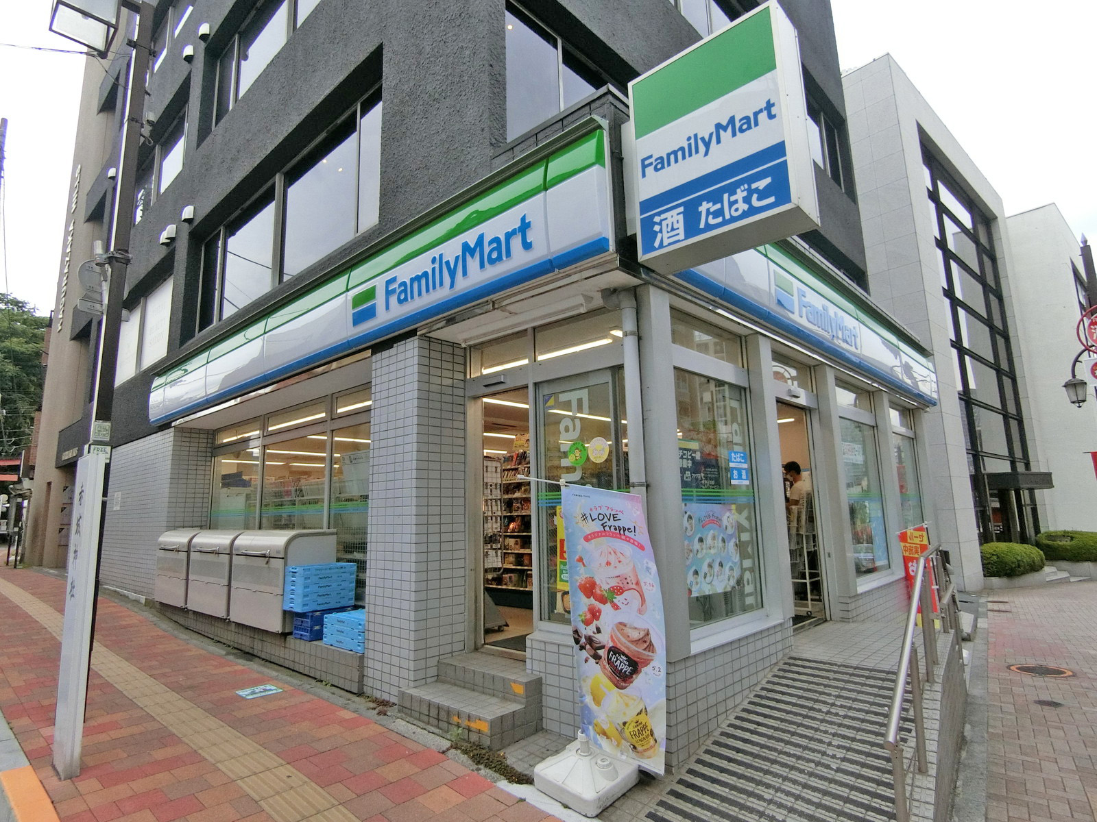 徒歩3分のファミリーマート神楽坂上店