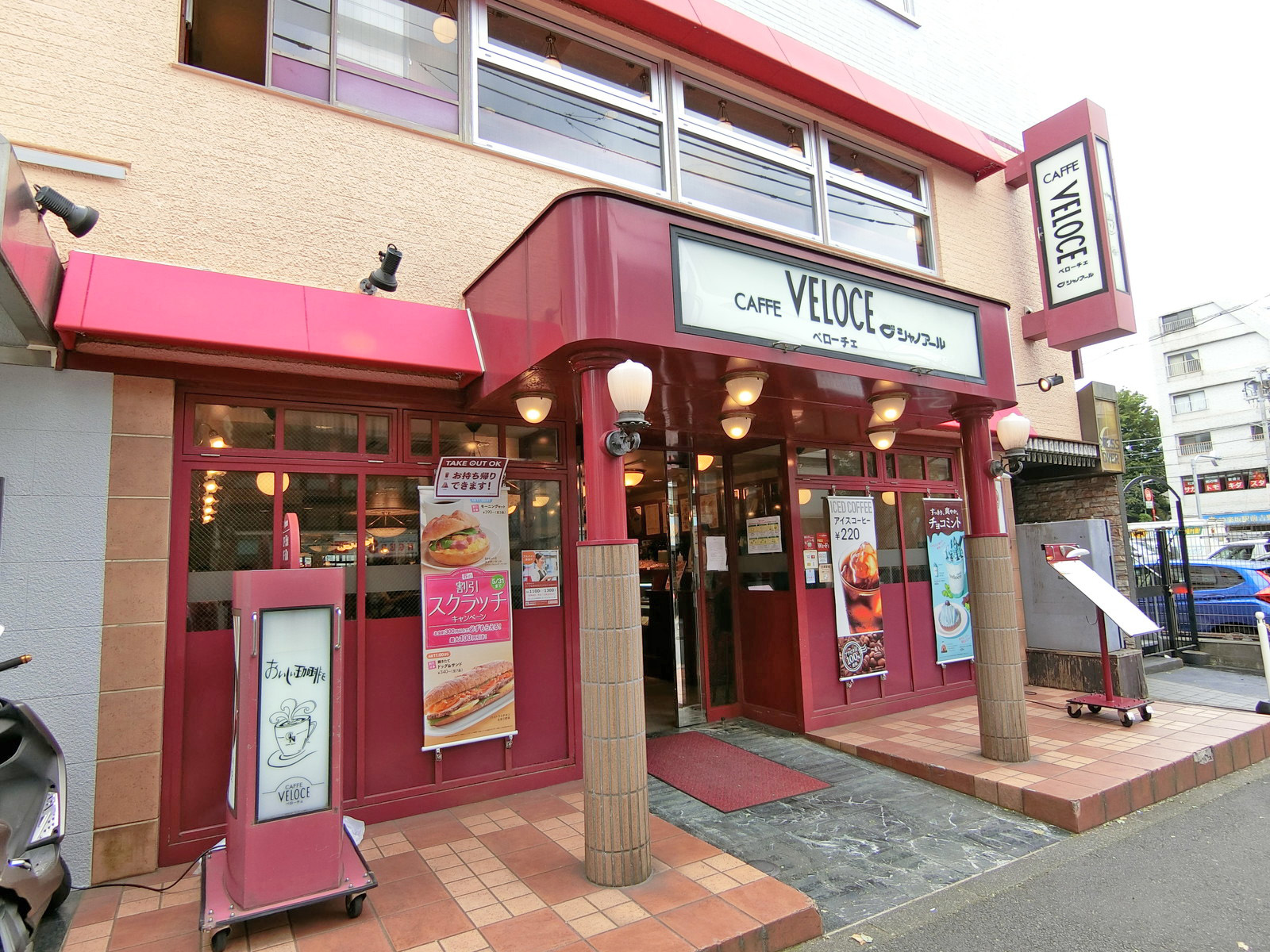 同じ並びのベローチェ神楽坂駅前店