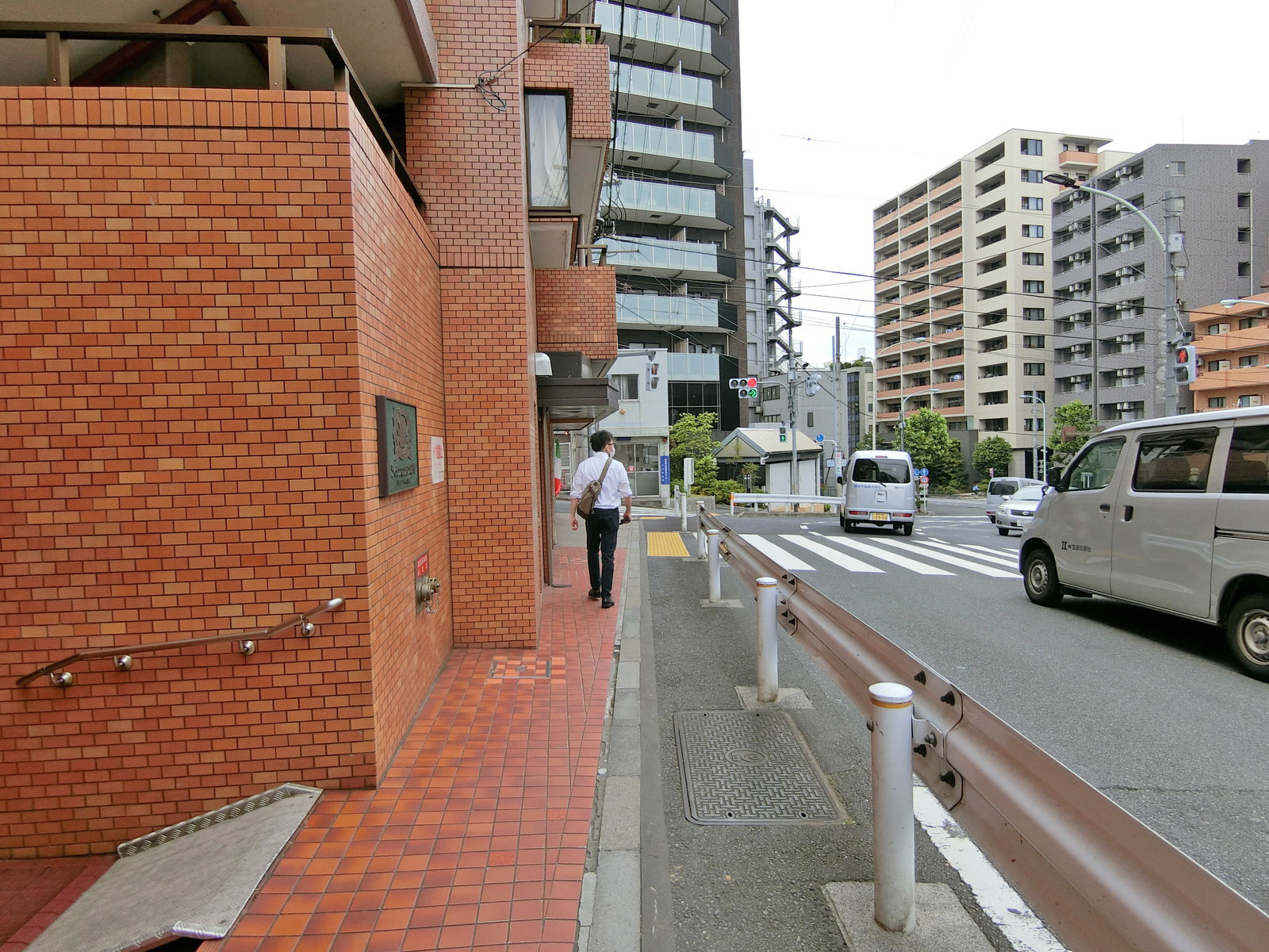ライオンズマンション矢来町前面の通り