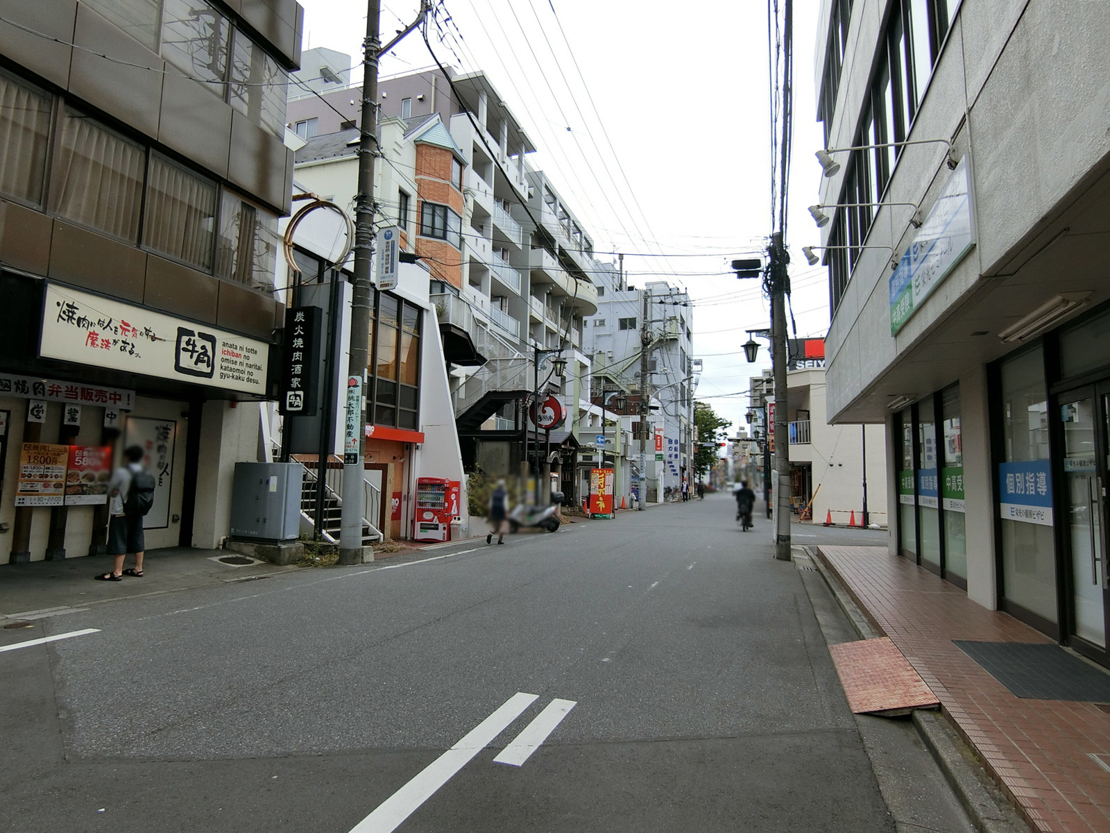KIビル前面の通り
