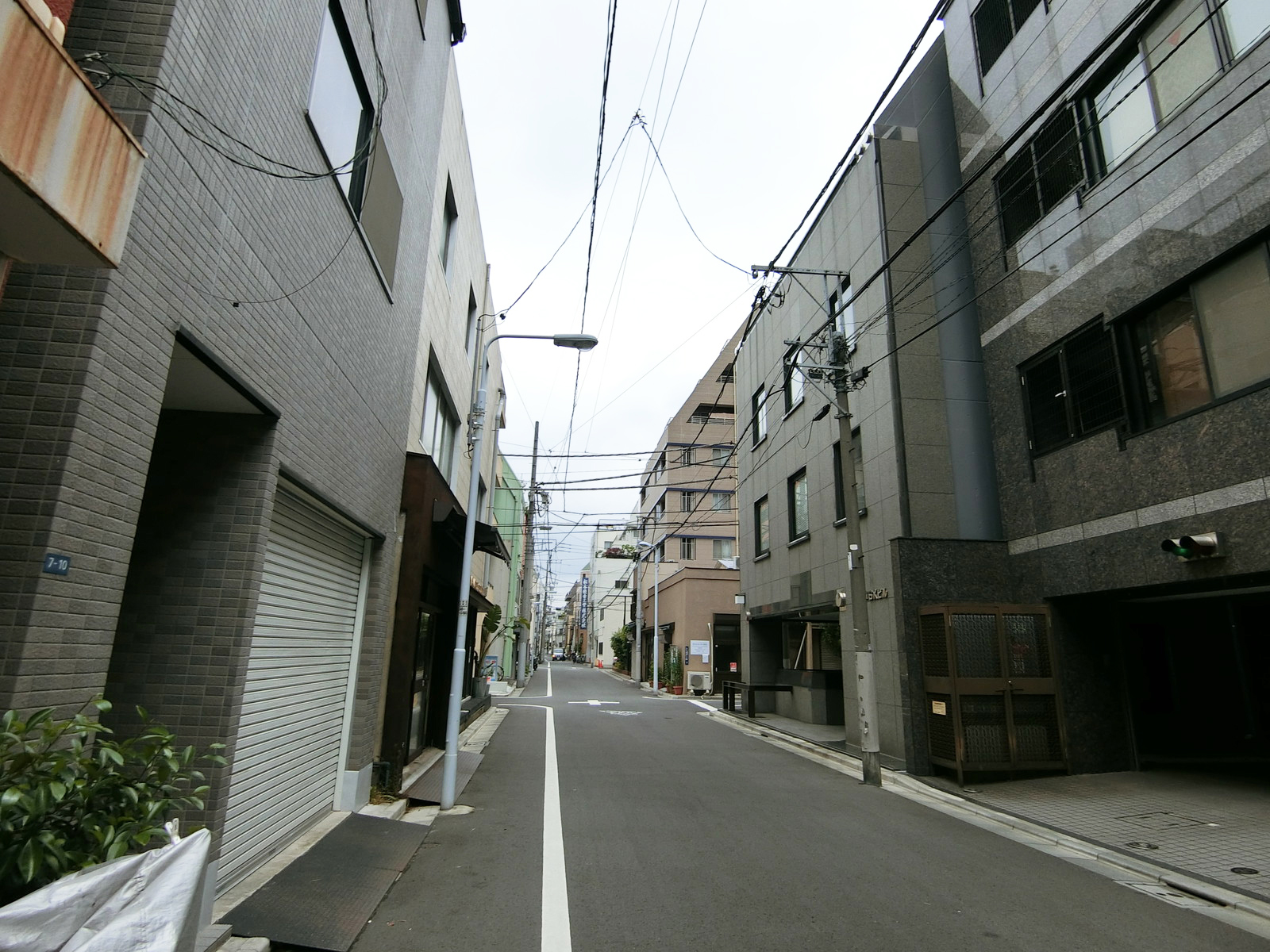グロービッグ新御徒町前面の通り