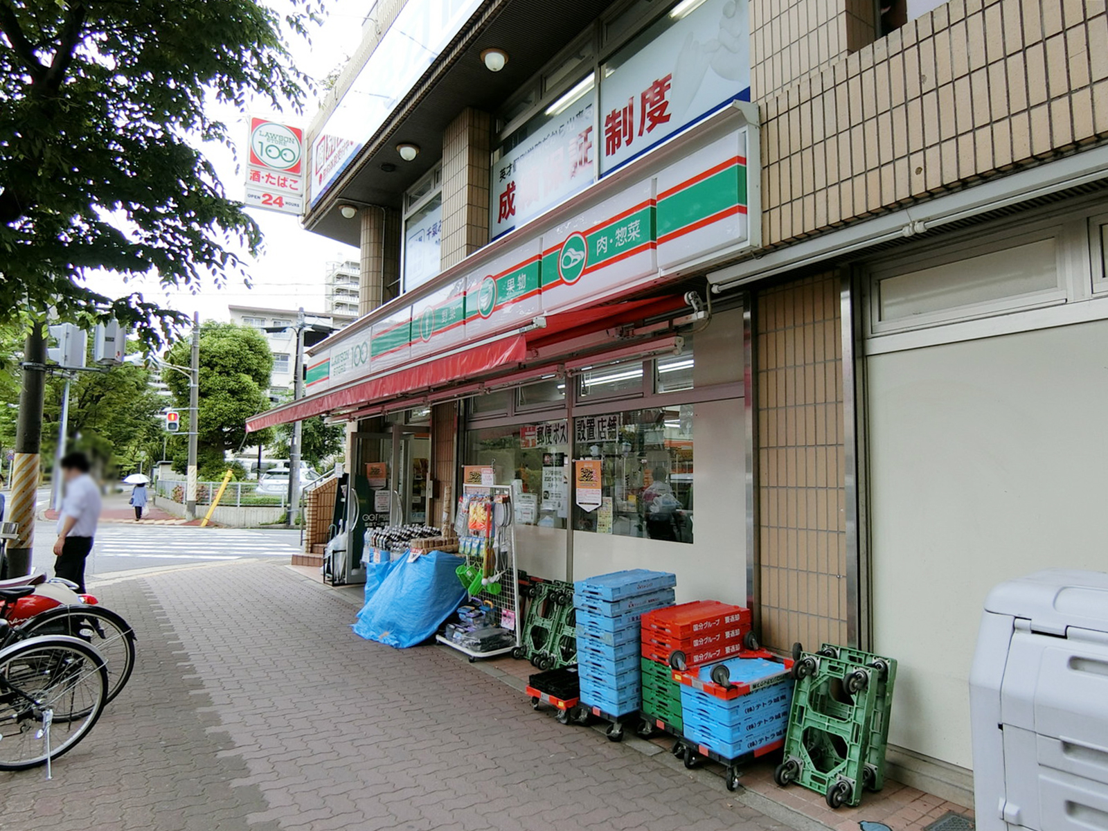 徒歩1分のローソンストア100