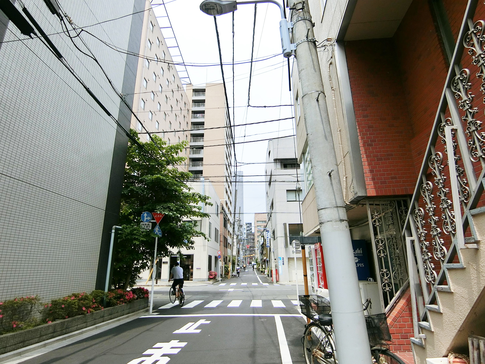松下ビル前面の通り