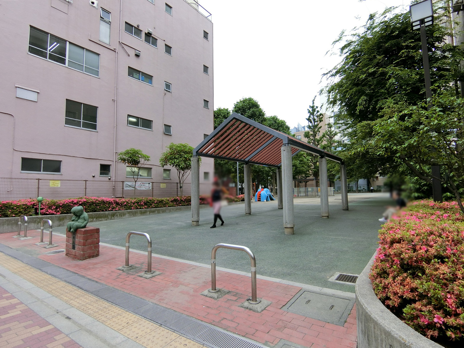 徒歩1分の西町公園