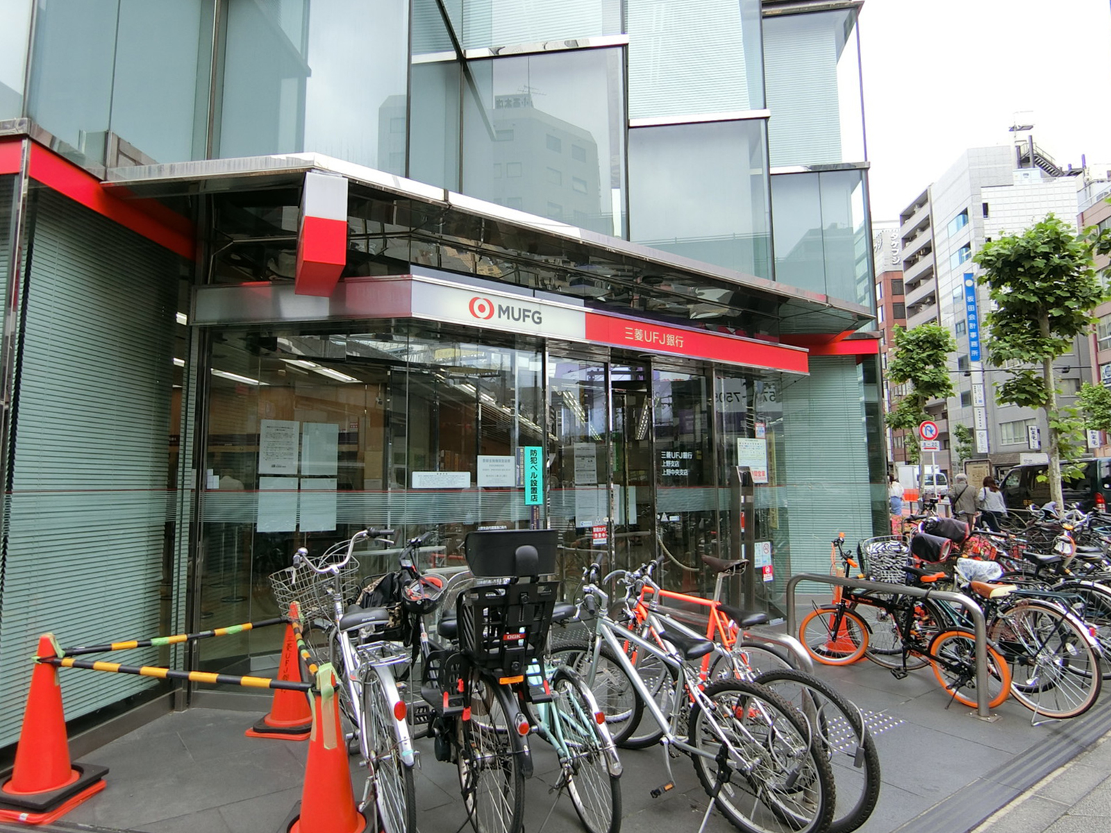 付近の三菱UFJ銀行 上野中央支店