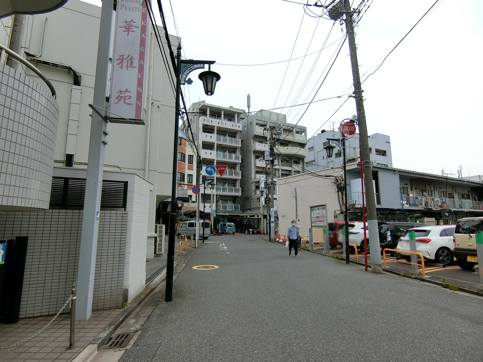春日ビルディング前面の通り