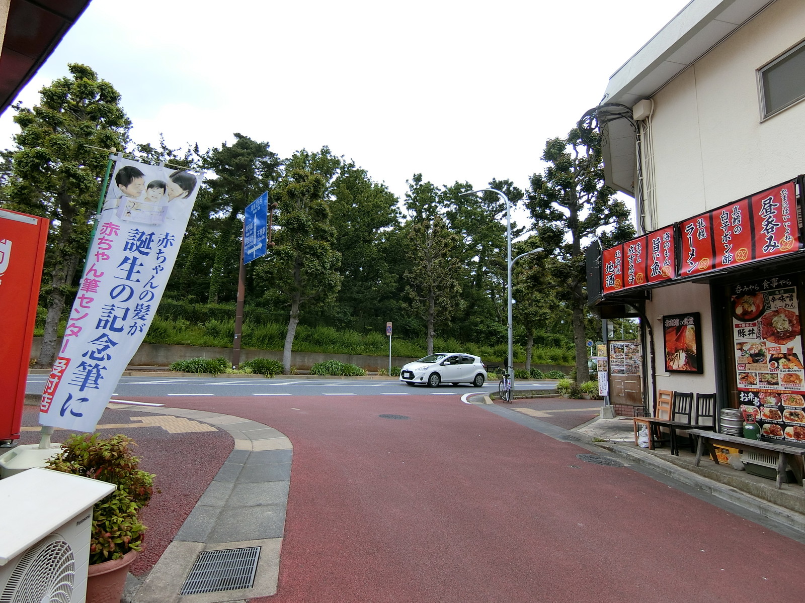 新葉ビル前面の通り