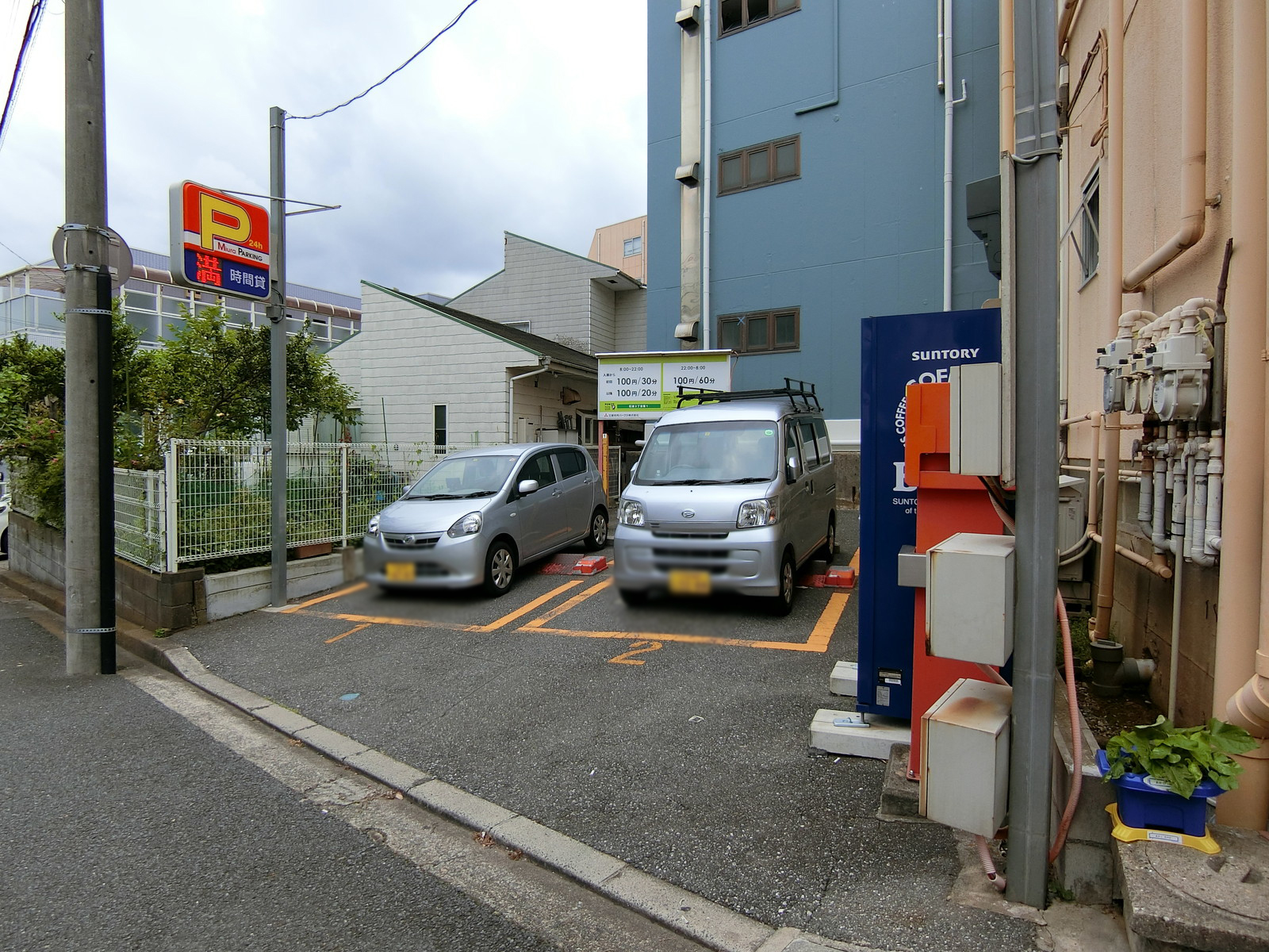 隣のコインパーキング