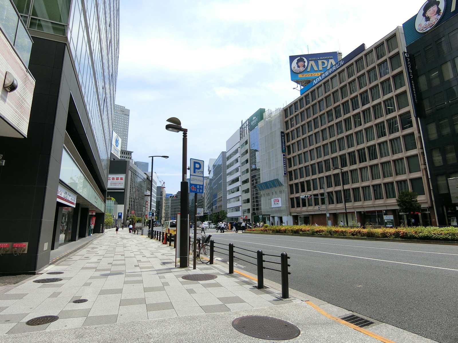 東急不動産赤坂ビル前面の歩道