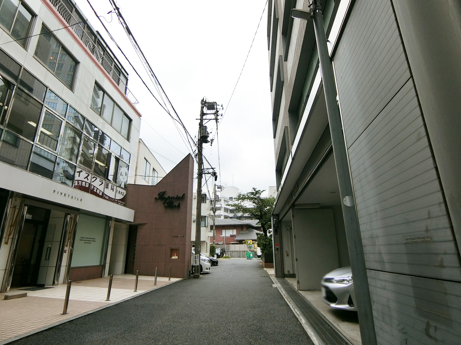 栗山ビル前面の通り